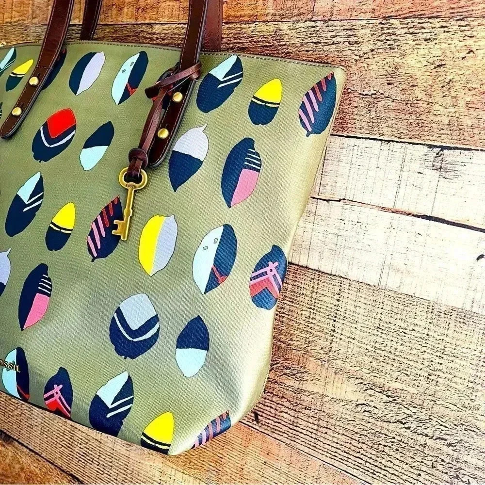 NWOT Fossil Feather/Leaf Print Rachel Leather Tote With Key Charm - Picture 3 of 8